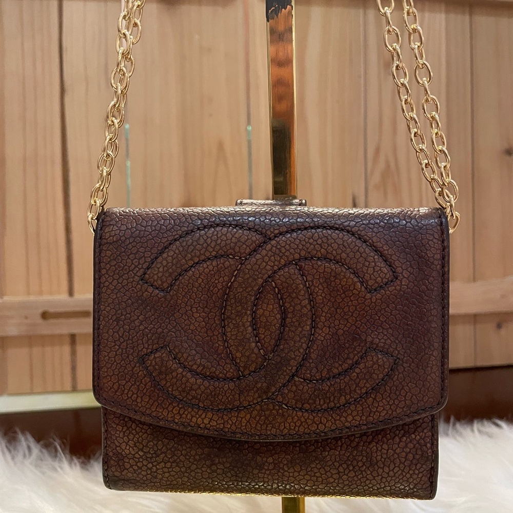CHANEL Vintage Brown Quilted Caviar Leather Compact Wallet with CC Logo - Picture 16 of 17